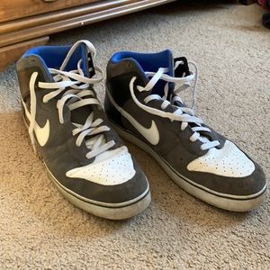 Men’s Nike tennis shoes